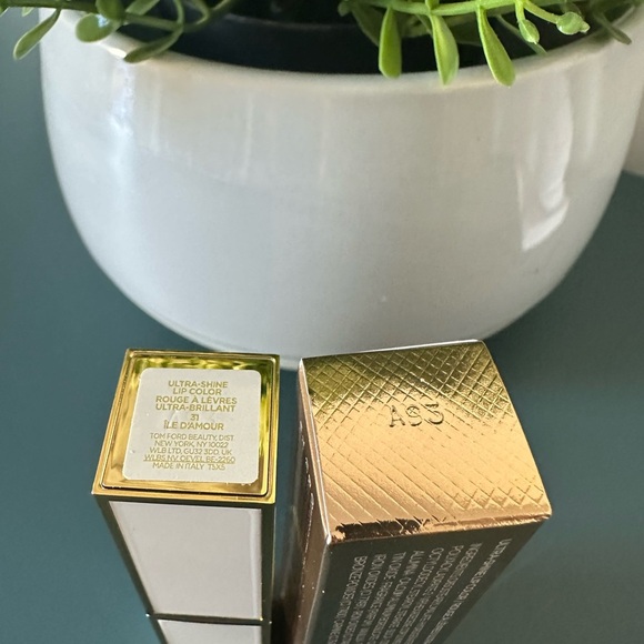 Tom Ford Soleil Lip Balm - Ile D’amour - Picture 6 of 6